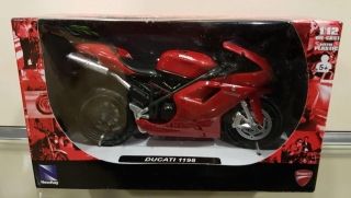 Model motocykla DUCATI 1198 červený 1:12